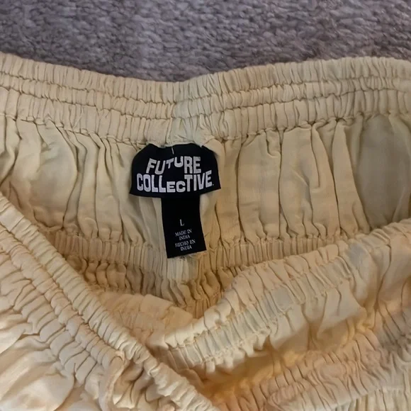 Elegant yellow Skirt with Detailing - Picture 4 of 4